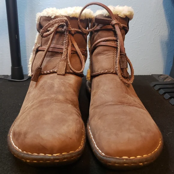 UGG 5587 Brown Leather Sheepskin Lined Boots Size 8 - Picture 2 of 10
